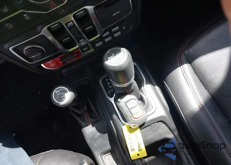 2019 Jeep Wrangler Unlimited Rubicon 4X4 z USA, uszkodzony, nr VIN 1C4HJXFN2KW521216